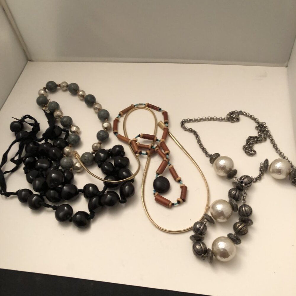 One bundle of five vintage necklaces